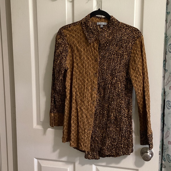 Habitat Tops - Two-Tone Black & Gold Button-Up Blouse